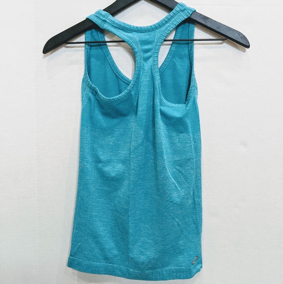 Fitted workout shirt - Picture 2 of 3